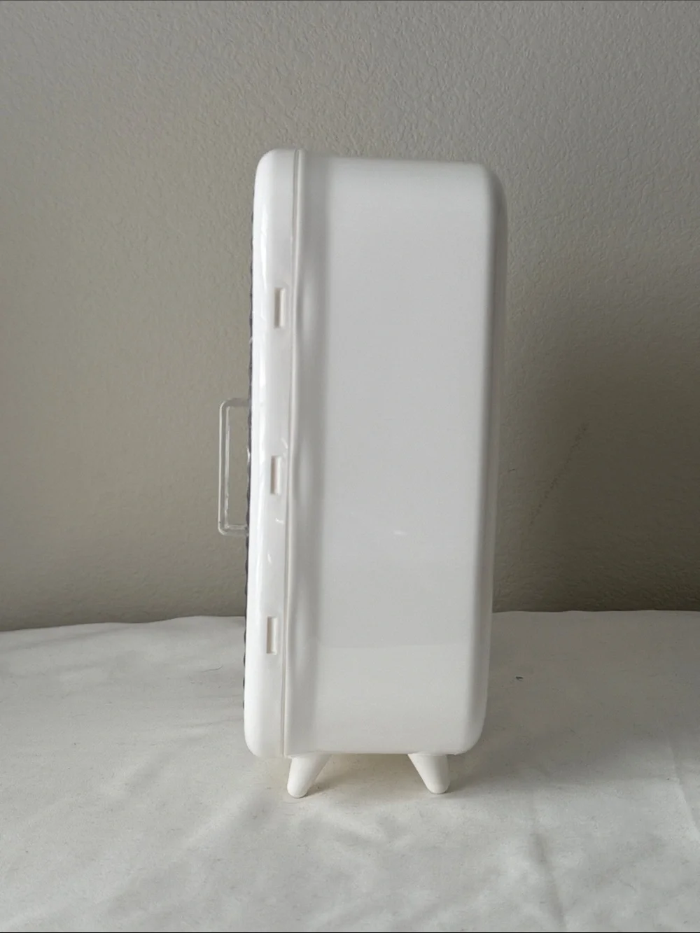 Target compact white